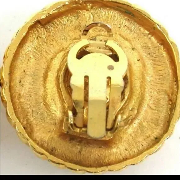 CHANEL Vintage Authentic Clip on earings - Picture 6 of 13